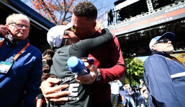 Aaron Judge and his wife Samantha kissed at the finish line of the New York City marathon
