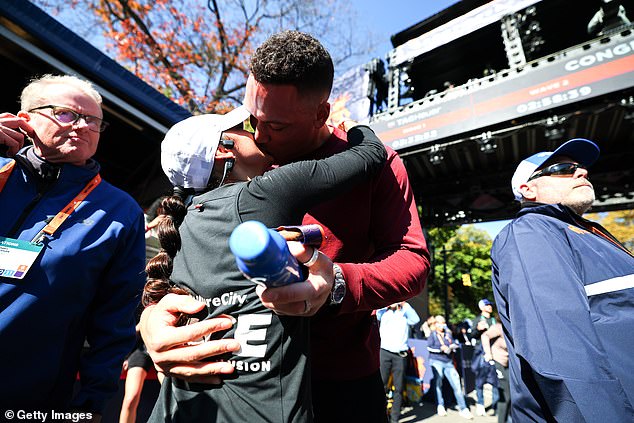 Aaron Judge and his wife Samantha kissed at the finish line of the New York City marathon