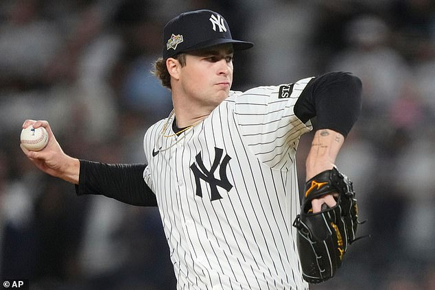 Yankees' Cam Schlittler tried to calm tensions with Boston Red Sox fans on Wednesday night