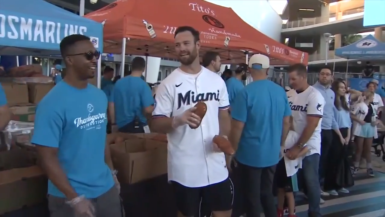 Miami Marlins partner with Feeding South Florida to deliver meals for Thanksgiving - WSVN 7News | Miami News, Weather, Sports