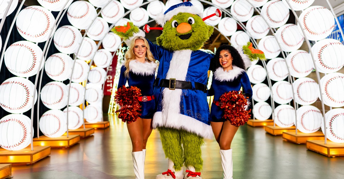 Astros’ “Light Up The Park” Holiday Lights Debut Tonight