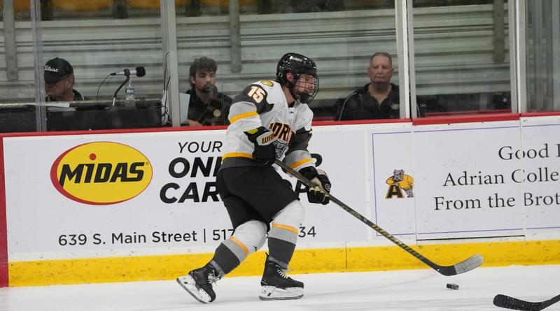 No. 10 NCAA Men's Hockey Completes Road Sweep over No. 2 Utica