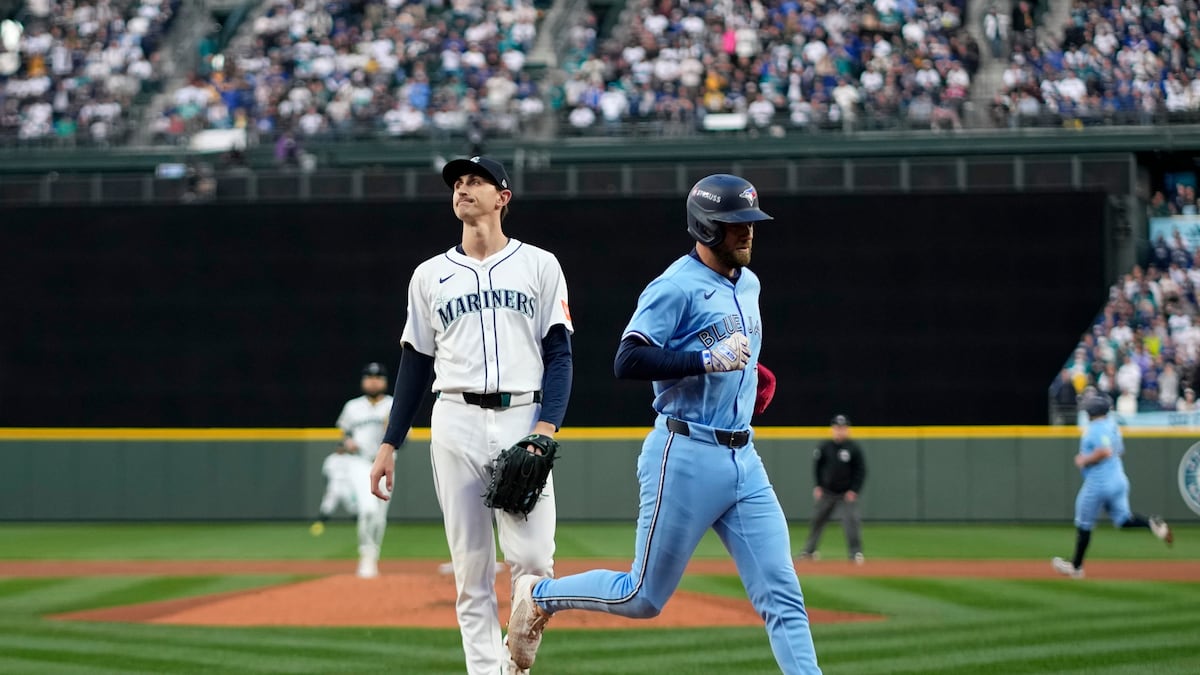 Mariners give up 18 hits, including 5 homers, as Blue Jays swing early in count to close in ALCS