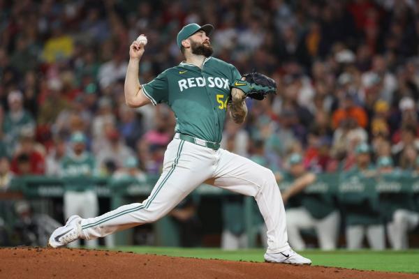 Report: Red Sox RHP Lucas Giolito declines $19M option for 2026