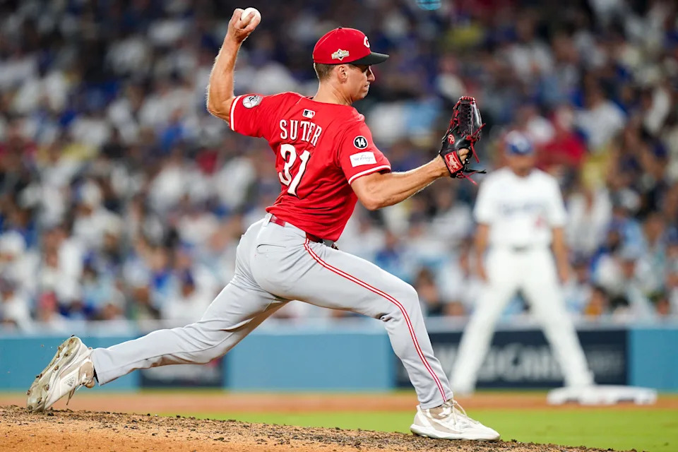 Cincinnati Reds relief pitcher Brent Suter (31) delivers in the seventh inning of the MLB National League Wild Card Game 1 between the Cincinnati Reds and LA Dodgers, Tuesday, Sept. 30, 2025, at Dodger Stadium in Los Angeles, California. Dodgers won 10-5.