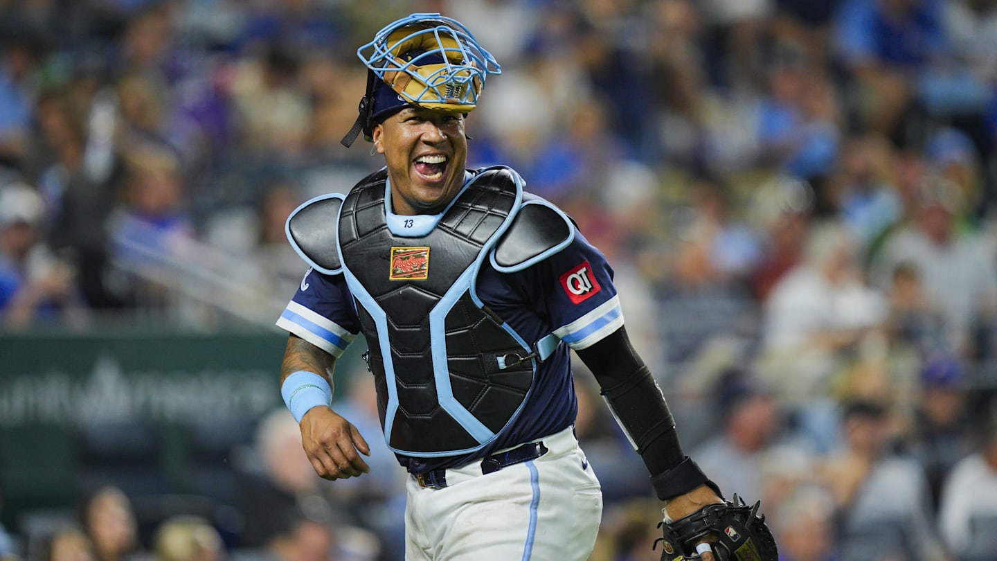 Royals GM Sends Salvador Perez Message After $25 Million Extension