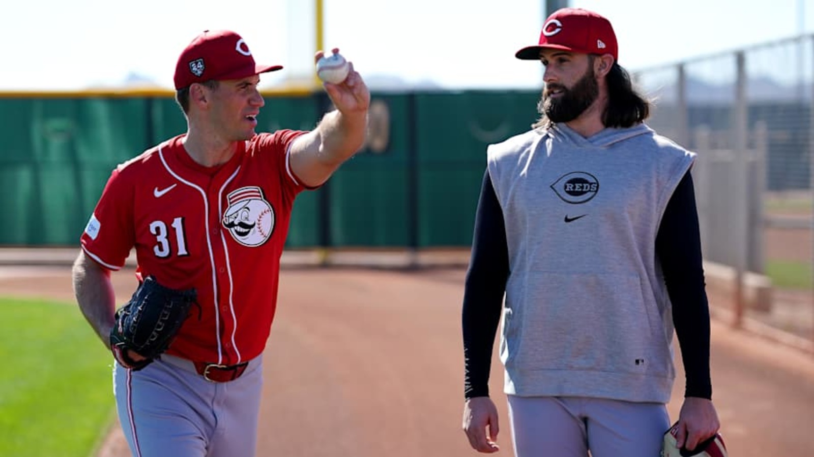 Fan Favorite Agrees to New Deal to Return to Reds