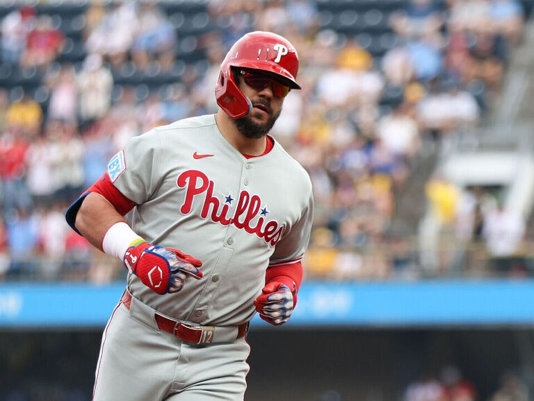 Report: Pirates eyeing Schwarber, tried to sign Naylor