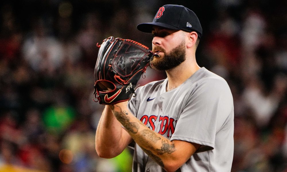 Diamondbacks reportedly in talks with former Red Sox pitcher