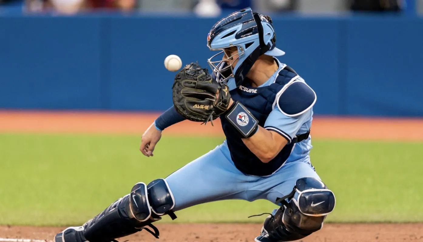 Chicago Cubs non-tender former Toronto Blue Jays catcher, now a free agent