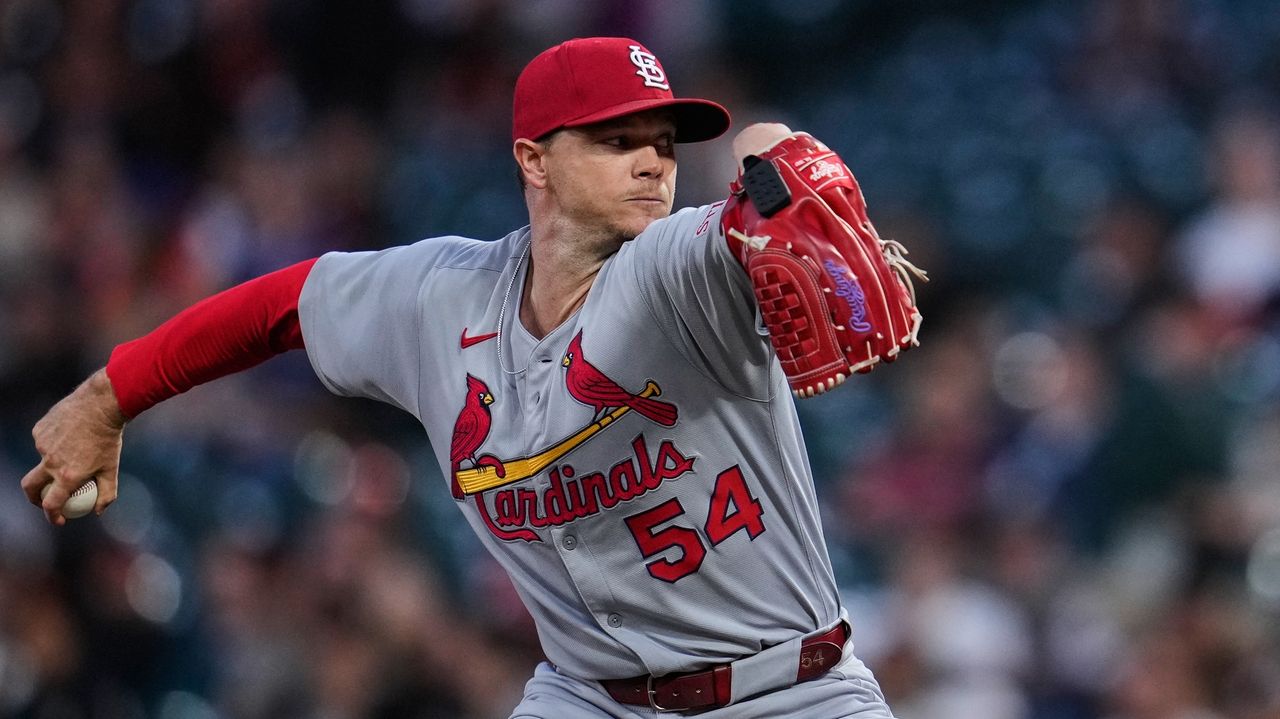 Red Sox acquire right-hander Sonny Gray from the Cardinals