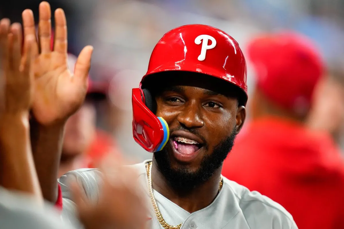 Toronto Blue Jays sign former Philadelphia Phillies switch-hitting infielder