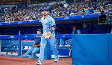 Boston Red Sox sign former Toronto Blue Jays infielder