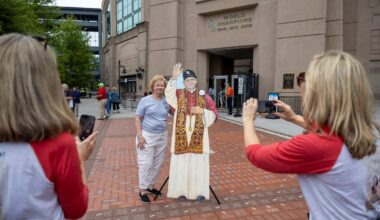 Chicago White Sox co-owner says pope told him he’d ‘love to’ throw a season opening pitch in future