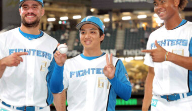 The small Takumi Yamamoto is praised by the large Martinez (left) and Shun Mizutani (right)