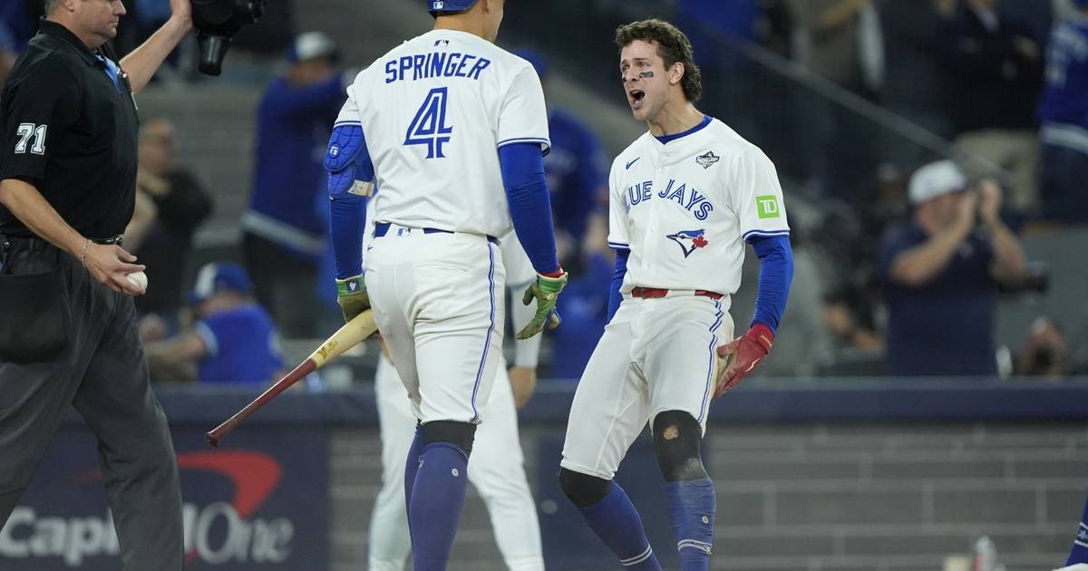 Here's what Toronto Blue Jays players talk about in their off-season group chat