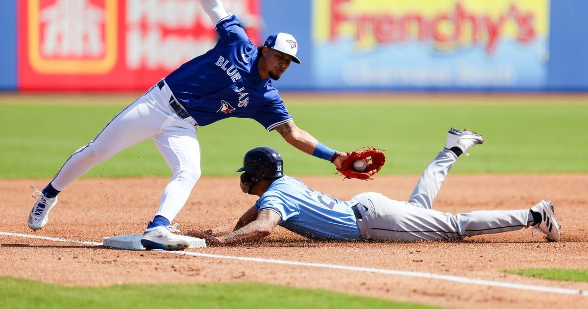 Toronto Blue Jays players showed up to former teammate's wedding