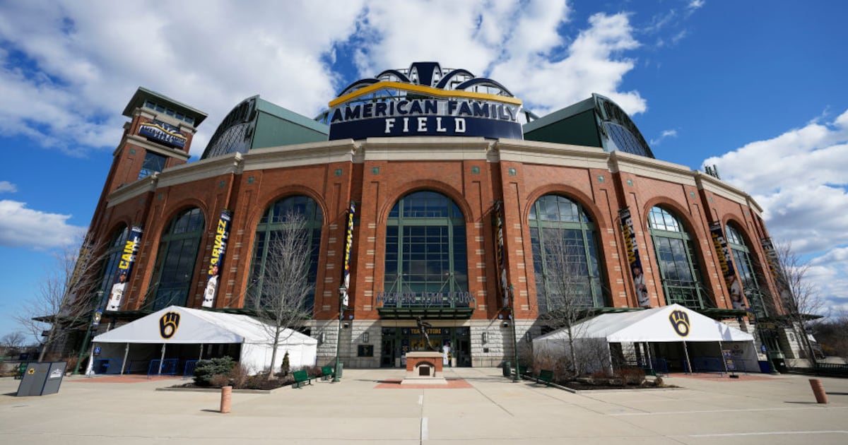 Milwaukee Brewers stadium parking lot eyed for $800M overhaul in report