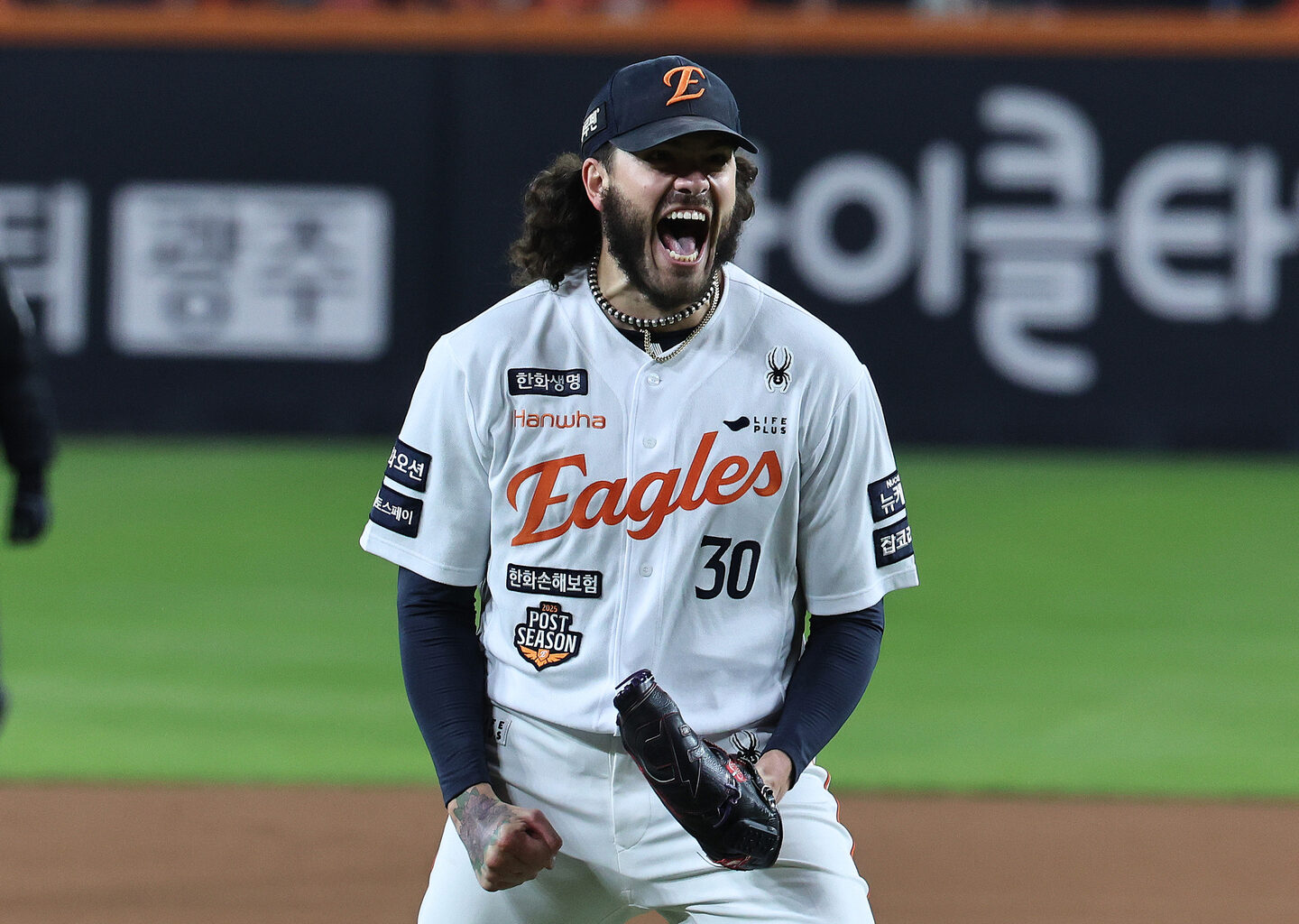 Hanwha Eagles pitcher Cody Ponce celebrates during Game 3 of the Korean Series agaisnt the LG Twins at Daejeon Hanwha Life Ballpark in Daejeon on Oct. 29. [NEWS1]