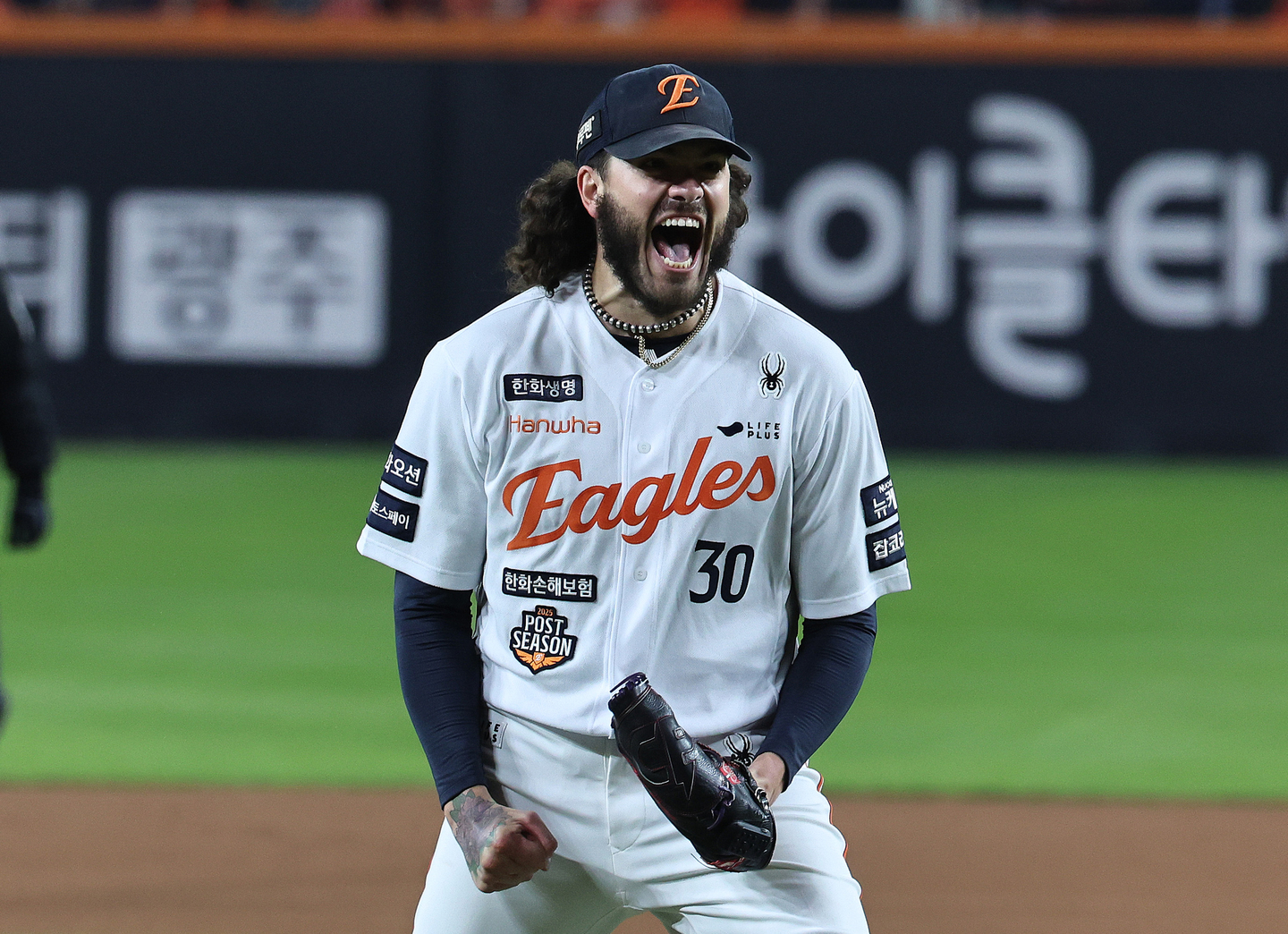 Hanwha Eagles pitcher Cody Ponce celebrates during Game 3 of the Korean Series agaisnt the LG Twins at Daejeon Hanwha Life Ballpark in Daejeon on Oct. 29. [NEWS1] 