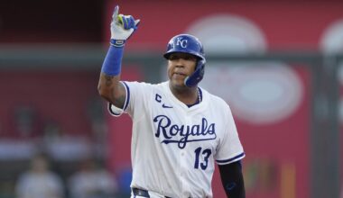 Kansas City Royals extend catcher Salvador Perez on two-year contract