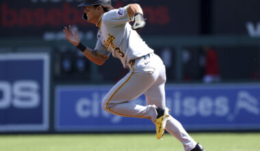 Pittsburgh Pirates' Bae Ji-hwan attempts to steal second during the second inning of a baseball game against the Washington Nationals, Sunday, Sept. 14, in Washington. [AP/YONHAP]