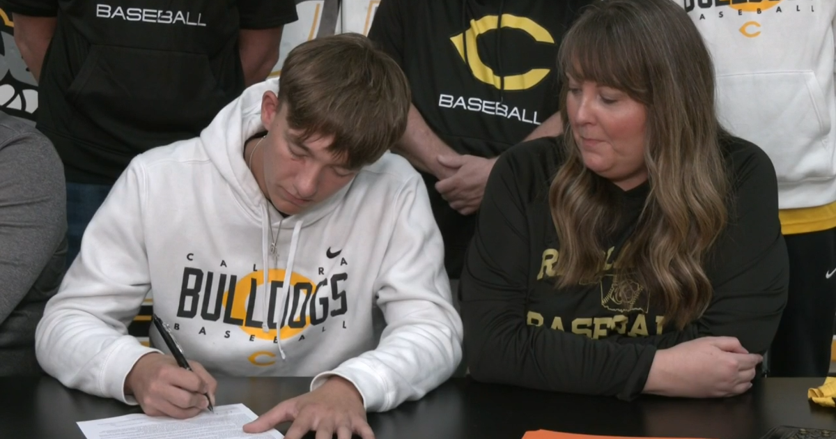 Calera Bulldog Baseball star Logan Bumgarner signs to Redlands Community College |