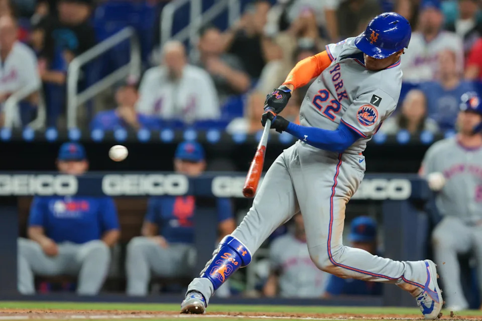 New York Mets right fielder Juan Soto (22) hits a single against the Miami Marlins.