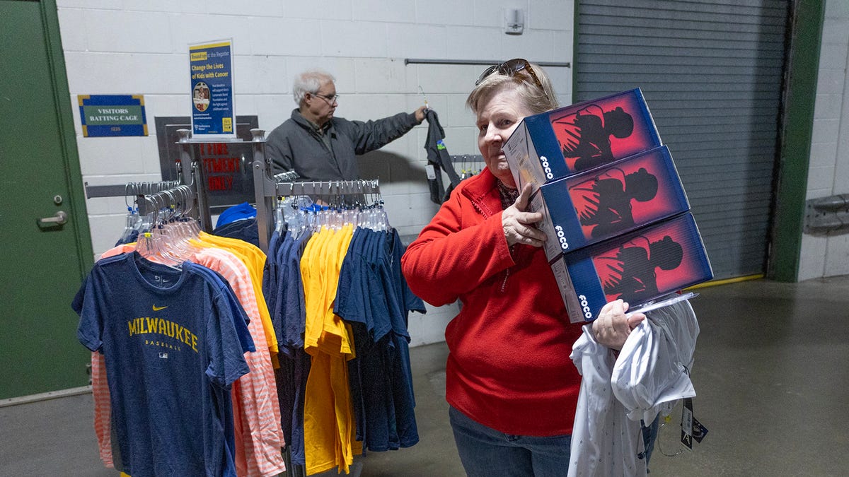 Milwaukee Brewers announce Clubhouse Sale at American Family Field