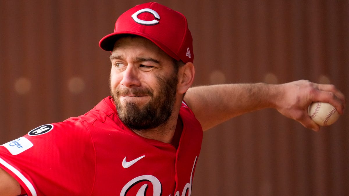 Cincinnati Reds LHP Sam Moll avoids arbitration, possible non-tender