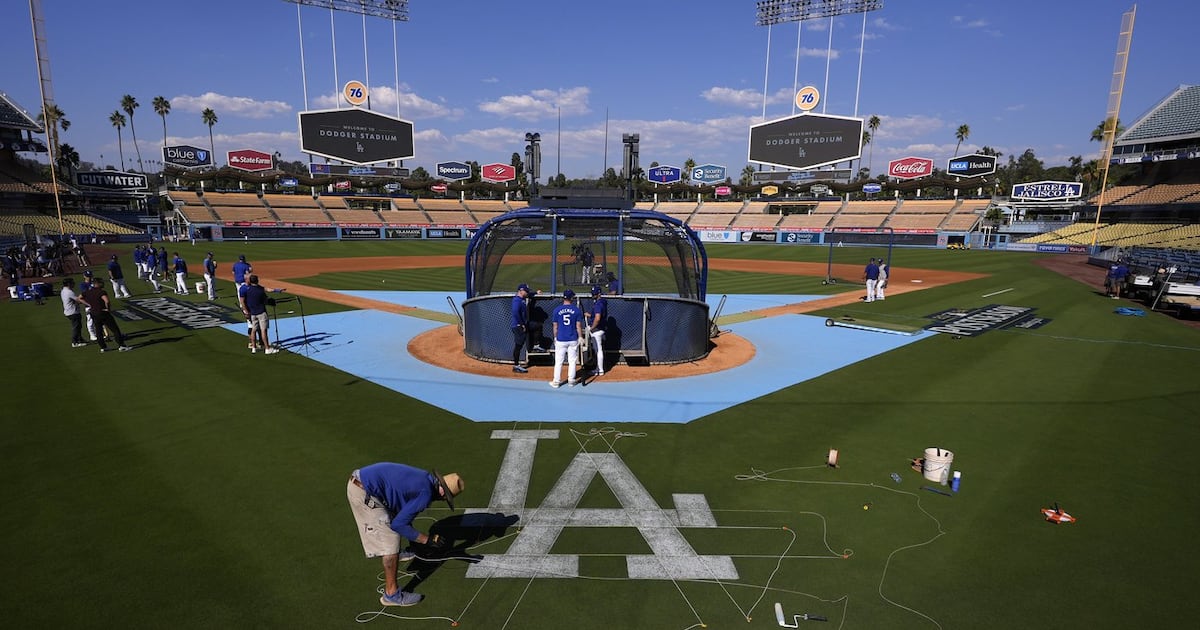 Los Angeles Dodgers acquire minor league right-hander Tyler Gough from Seattle Mariners