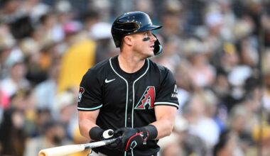 Diamondbacks re-sign catcher James McCann; tender deals to 8 others