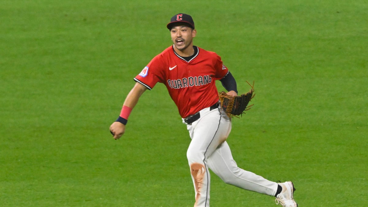 Cleveland Guardians outfielder Steven Kwan wins 2025 Gold Glove Award