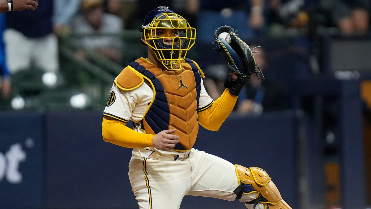 Rhys Hoskins, José Quintana are free agents as Brewers decline options