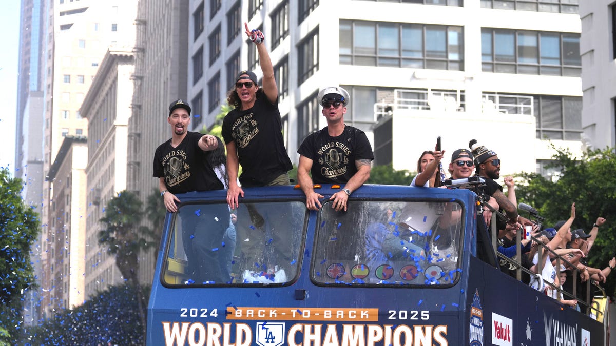Dodgers take in Spurs vs Lakers game after World Series victory
