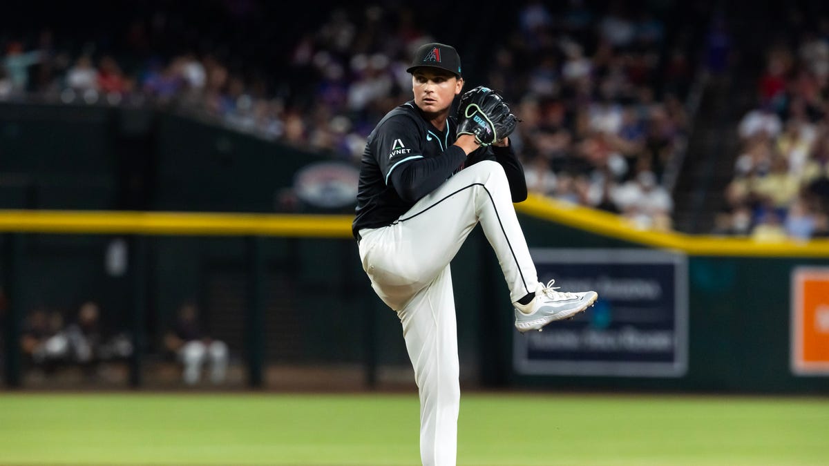 Diamondbacks add 4 prospects to 40-man, DFA homegrown pitcher