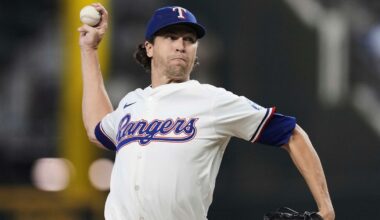 Texas Rangers starting pitcher Jacob deGrom throws to the Houston Astros in a baseball game Saturday, Sept. 6, 2025, in Arlington, Texas. (AP Photo/Tony Gutierrez)