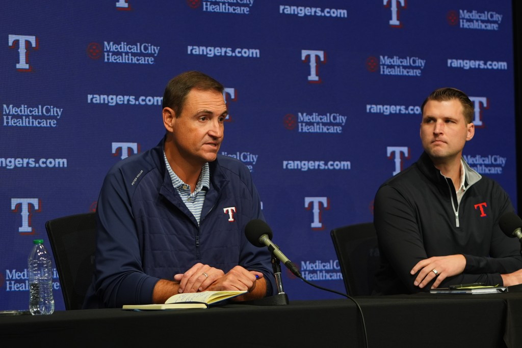 Texas Rangers president of baseball operations Chris Young (l.)