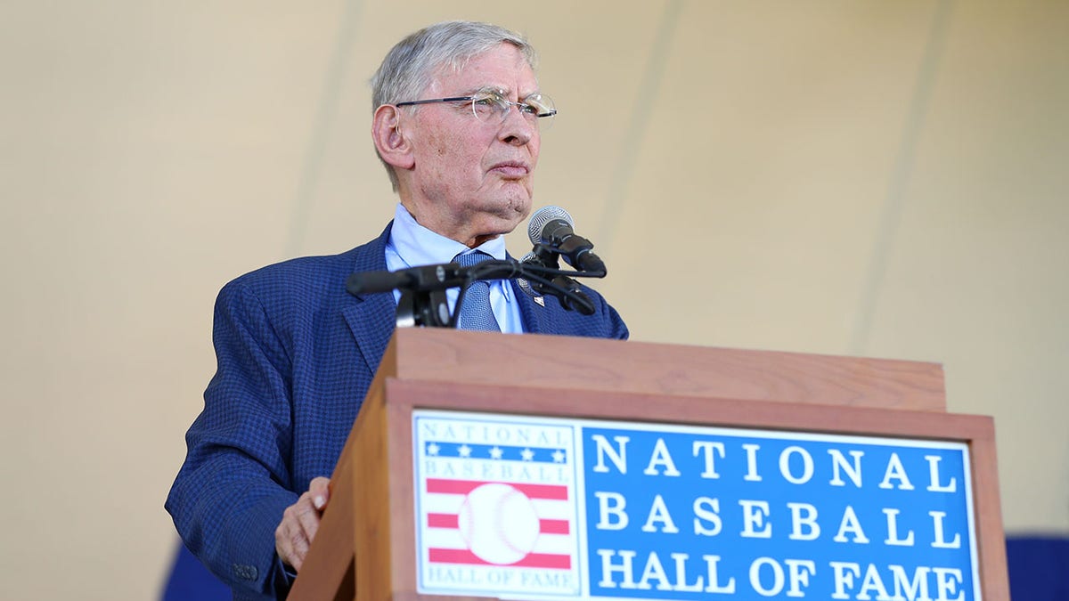 Bud Selig speaks during a Hall of Fame ceremony