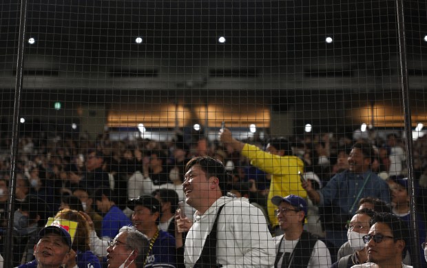 Fans watch Dodgers two-way player Shohei Ohtani work out with...