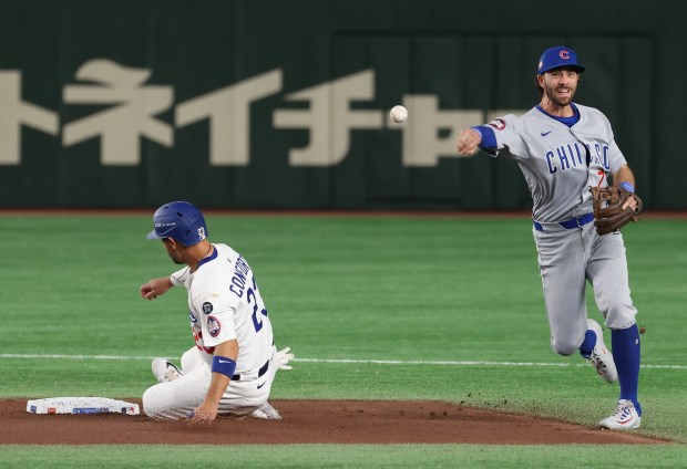 Cubs shortstop Dansby Swanson (7) completes a double play on...