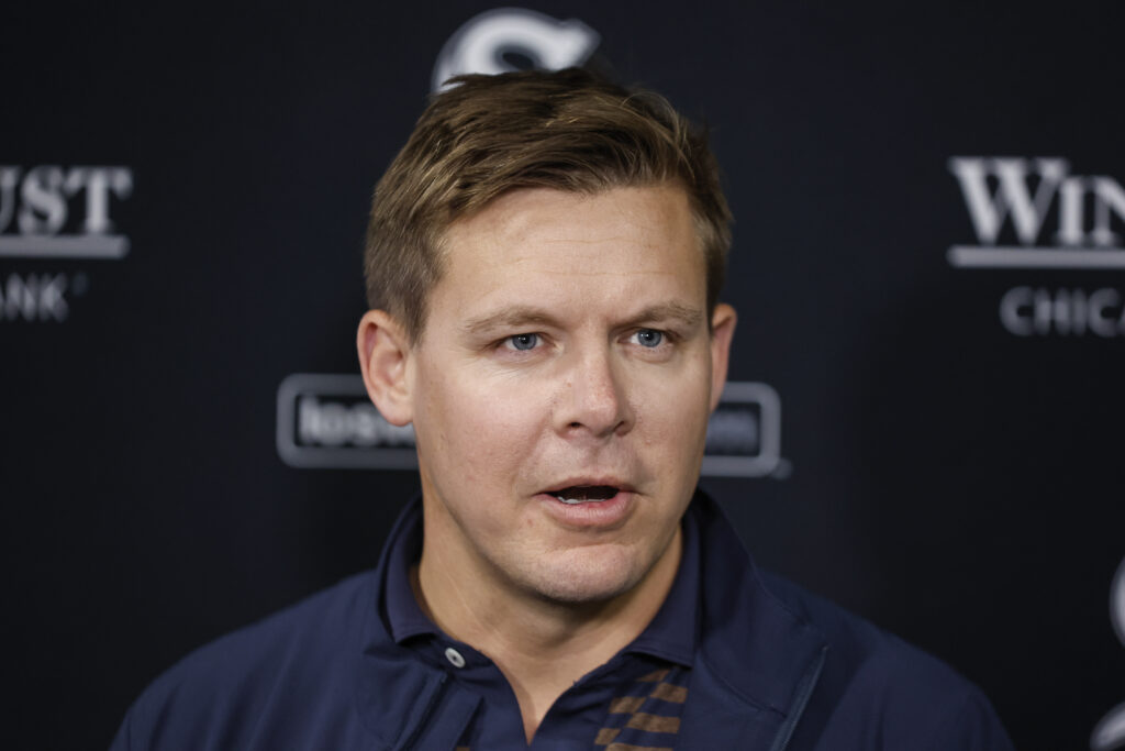 White Sox Notes: Free Agency, Hitting Coaches, Young Bats