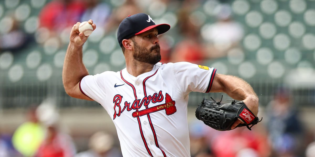 Braves decline club options on relievers Tyler Kinley, Pierce Johnson