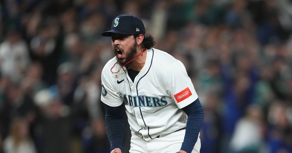 Seattle Mariners exercise $7M option on closer Andres Munoz