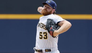 Brandon Woodruff accepts qualifying offer from Brewers after promising return from injury