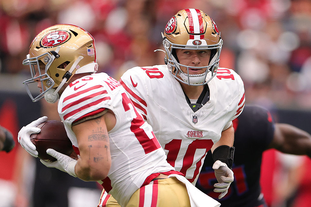 HOUSTON, TEXAS - OCTOBER 26: Mac Jones #10 of the San Francisco 49ers hands the ball to Christian McCaffrey #23 in the first quarter of the game against the Houston Texans at NRG Stadium on October 26, 2025 in Houston, Texas. (Photo by Alex Slitz/Getty Images)