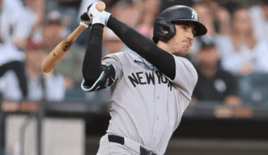 Cody Bellinger during a 2025 postseason game, as Mets and Yankees prepare for a free-agent bidding war over the star outfielder.