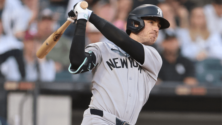 Cody Bellinger during a 2025 postseason game, as Mets and Yankees prepare for a free-agent bidding war over the star outfielder.