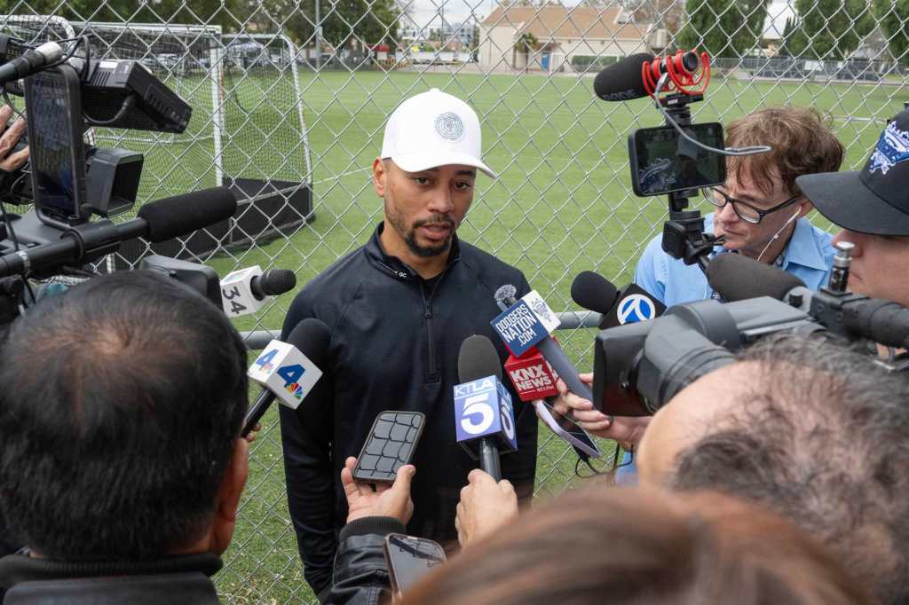 Mookie Betts, his wife Brianna, and family joined volunteers giving turkeys to 750 families – San Gabriel Valley Tribune