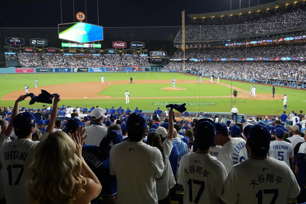 Dodgers Interested In Elite Closer Free Agent From AL Rival, According To Insider